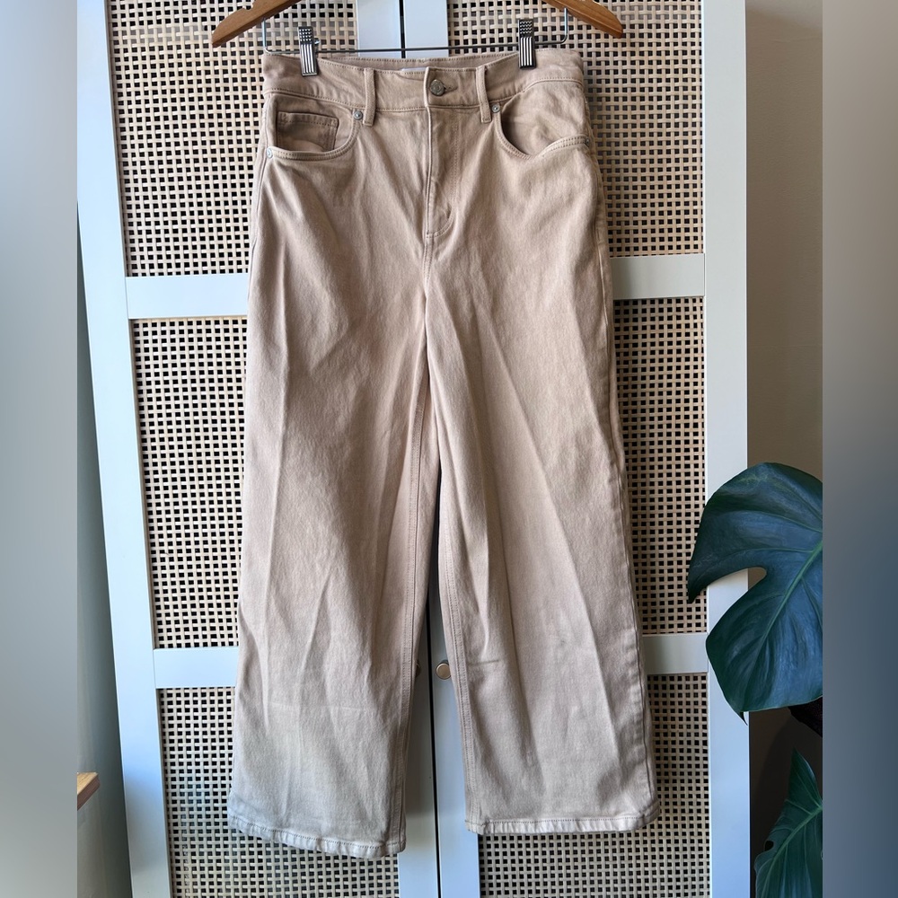 Loft High Waist Wide Leg Crop Jeans in Chai Latte (Beige) Size 0/25